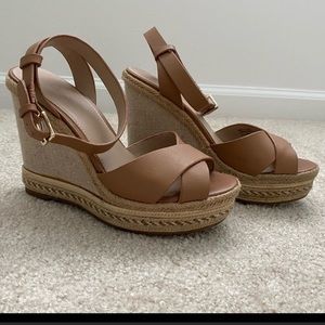 The Aldo wedges is excellent like new size 6.5 very nice and comfortable
